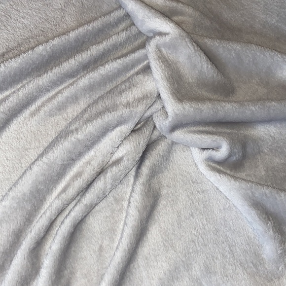 Silver/Light Grey Premium Fleece, 2 Full Yards! 72” x 65” wide! New! So SOFT! 🔥 - Picture 3 of 8